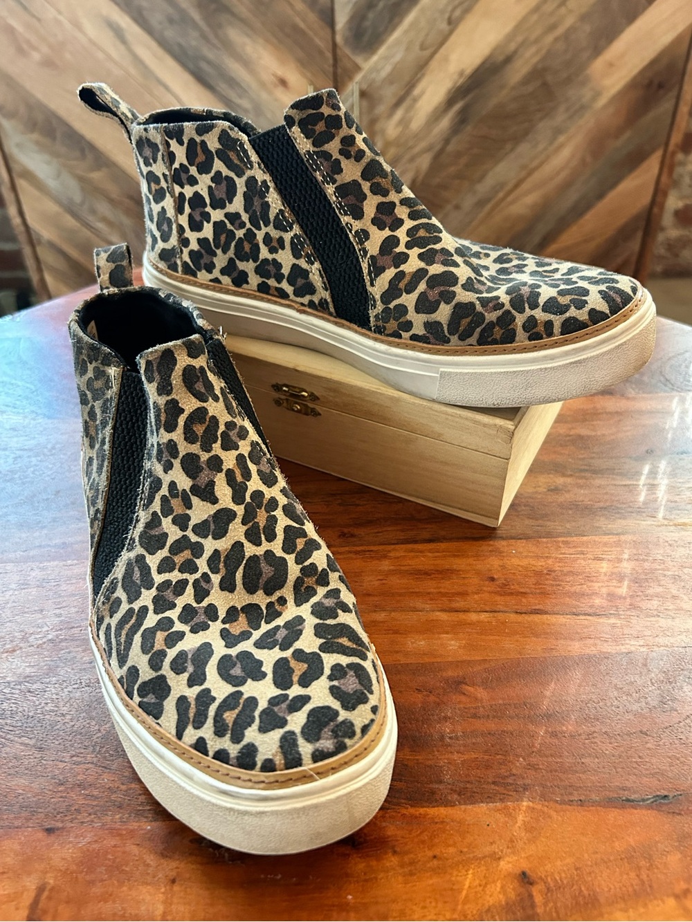 Tom’s Bryce Suede High Top Leopard Print Sneaker - Size 7.5